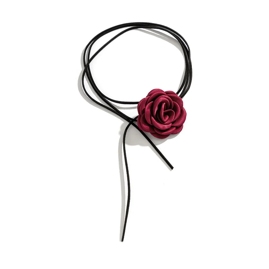 Elegante Halskette mit Anhänger Große bordeauxrote Rosenblüte