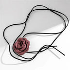 Elegante Halskette mit Anhänger Große lila Rosenblüte