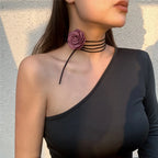 Elegante Halskette mit Anhänger Große lila Rosenblüte