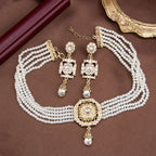 Perlen-Choker mit Anhänger und weißen arabischen hängenden Ohrringen