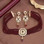 Perlen-Choker mit Anhänger und roten arabischen hängenden Ohrringen