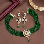 Perlen-Choker mit Anhänger und grünen arabischen hängenden Ohrringen