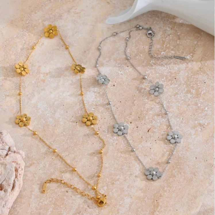 Halskette Choker Anhänger mit silbernen Blumen