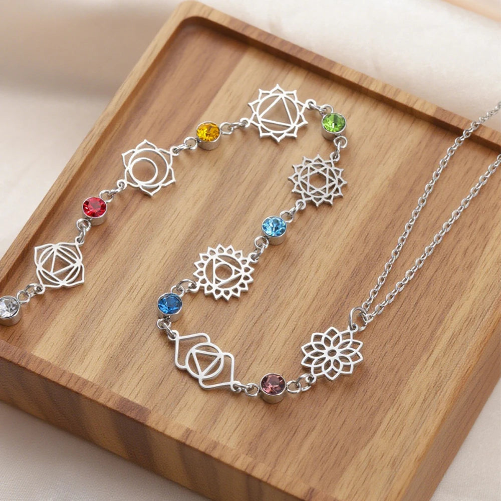 Halskette mit Anhänger und Zirkonsteinen 7 Chakren silber