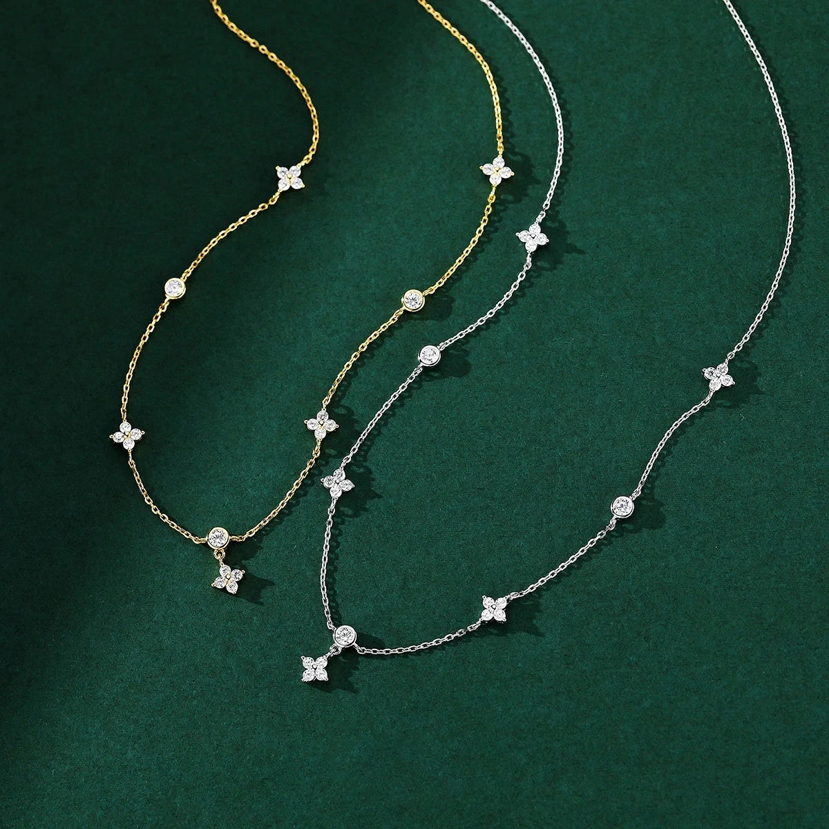 Choker Halskette mit Blumenanhänger aus Zirkon in Silber