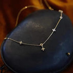 Choker Halskette mit Blumenanhänger aus Zirkon in Silber