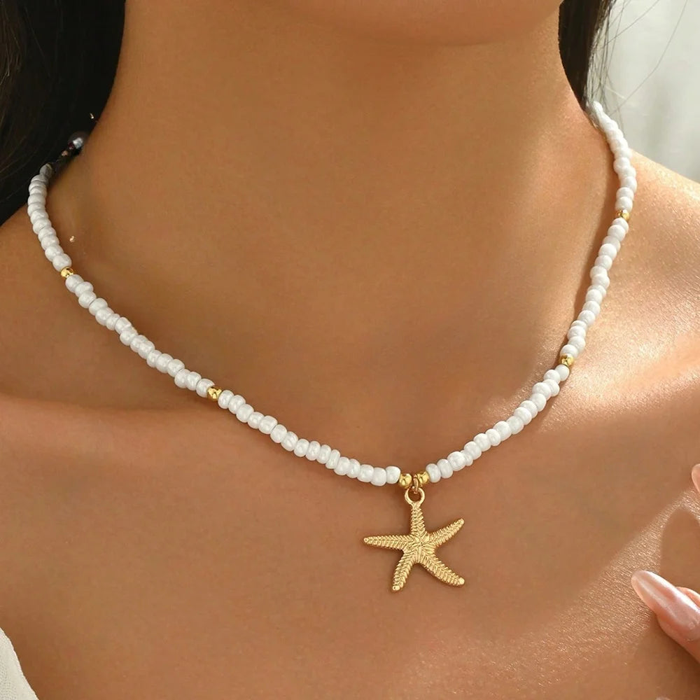 Weiße Choker-Halskette mit Muschel und Seestern, feine Perlen