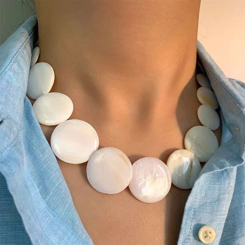 Halskette aus Muscheln mit Perlmutt, Choker-Stil 1