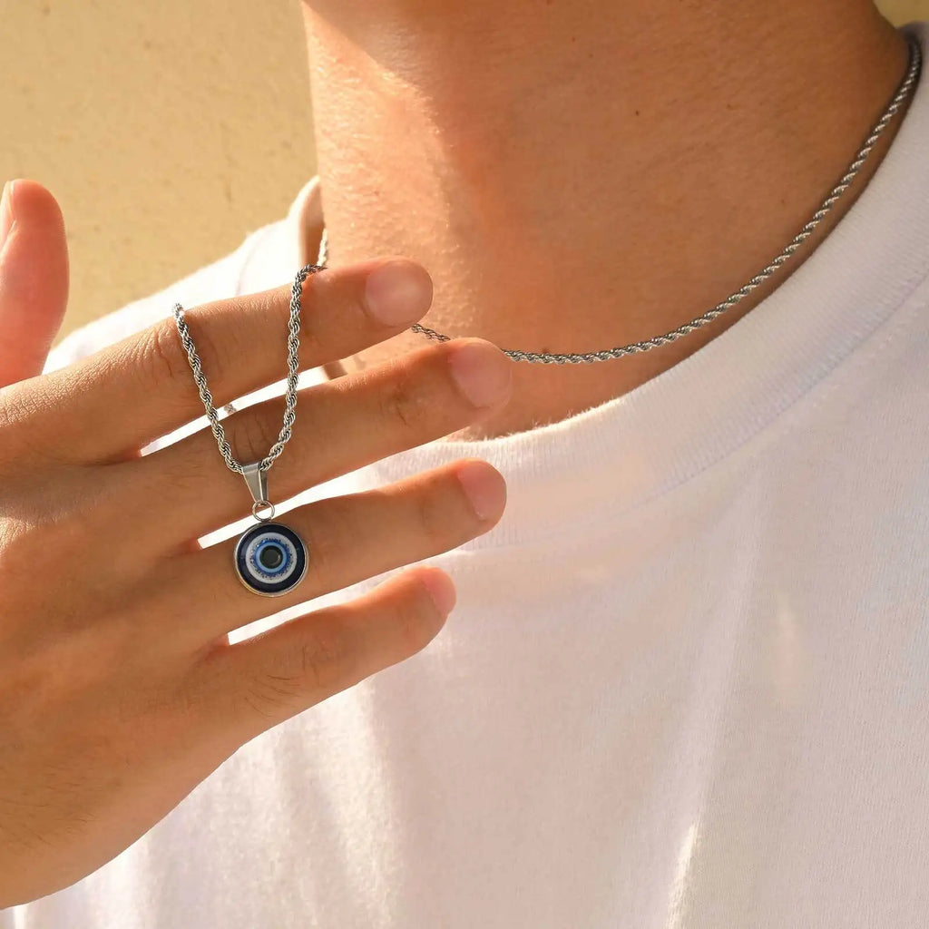 Collana ritorta con discreto pendente occhio blu argento