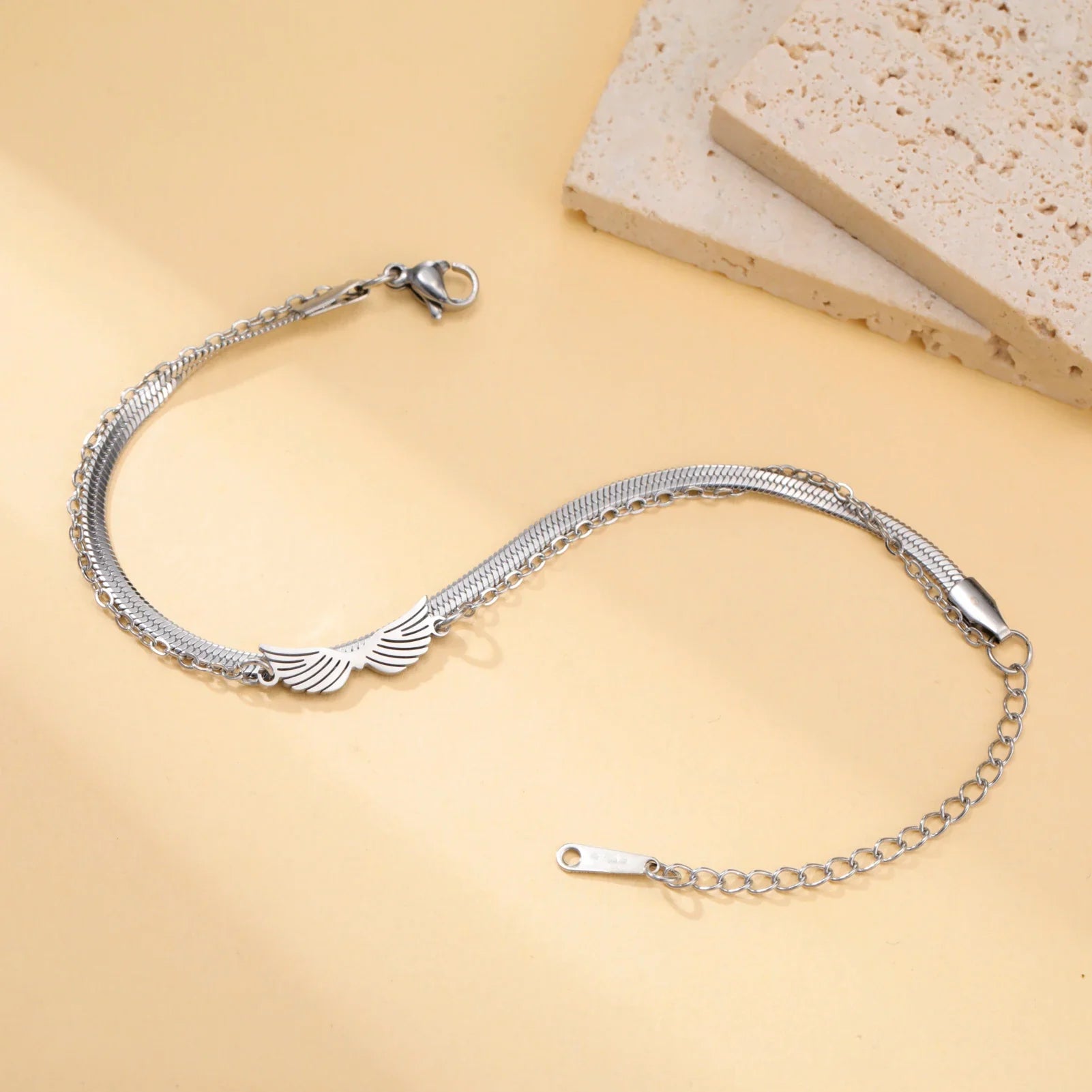 Doppelarmband mit silbernen Engelsflügeln