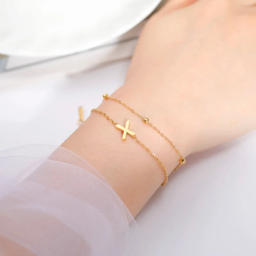 Armband mit doppelter Initiale in Gold 