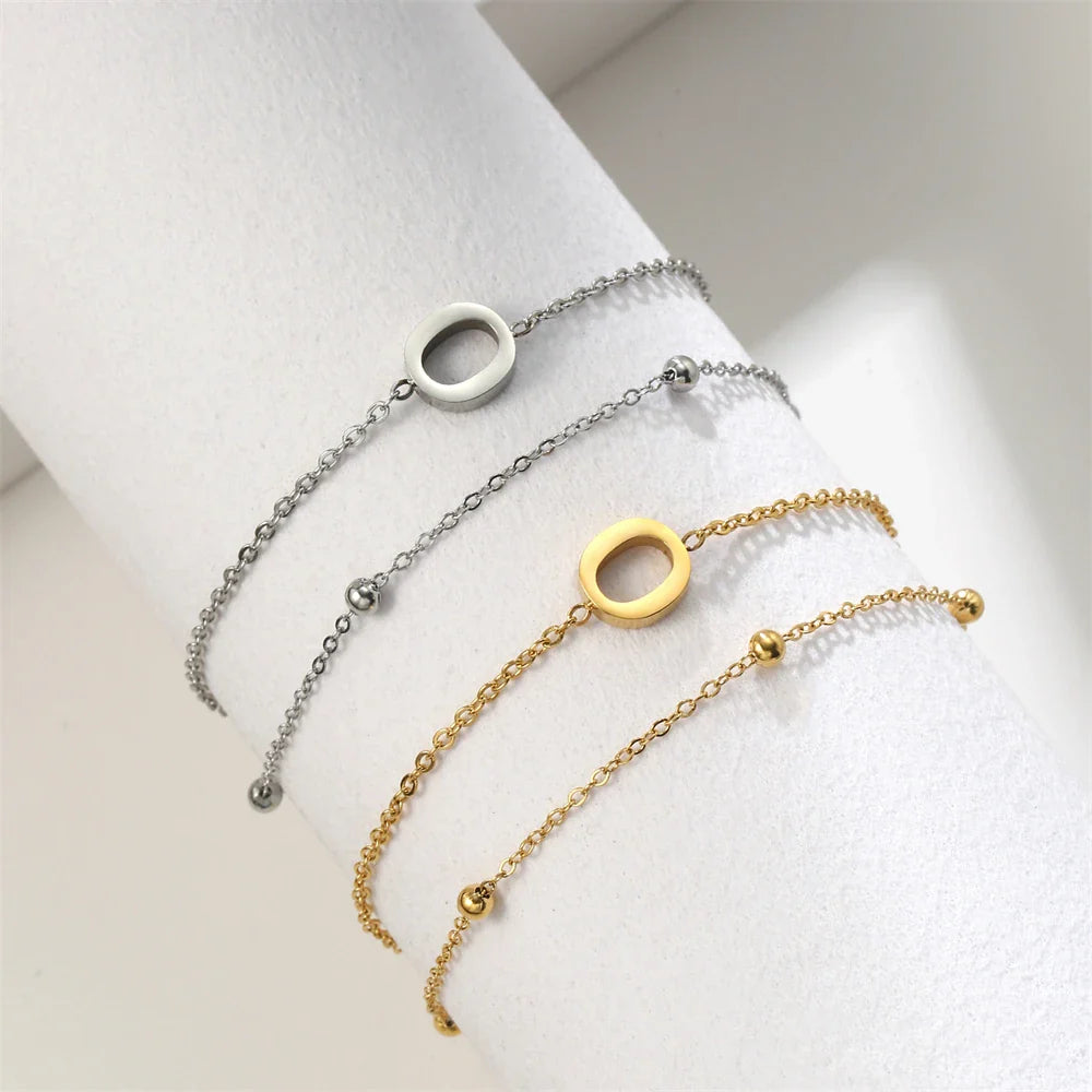Armband mit doppelter Initiale in Gold und Silber  o