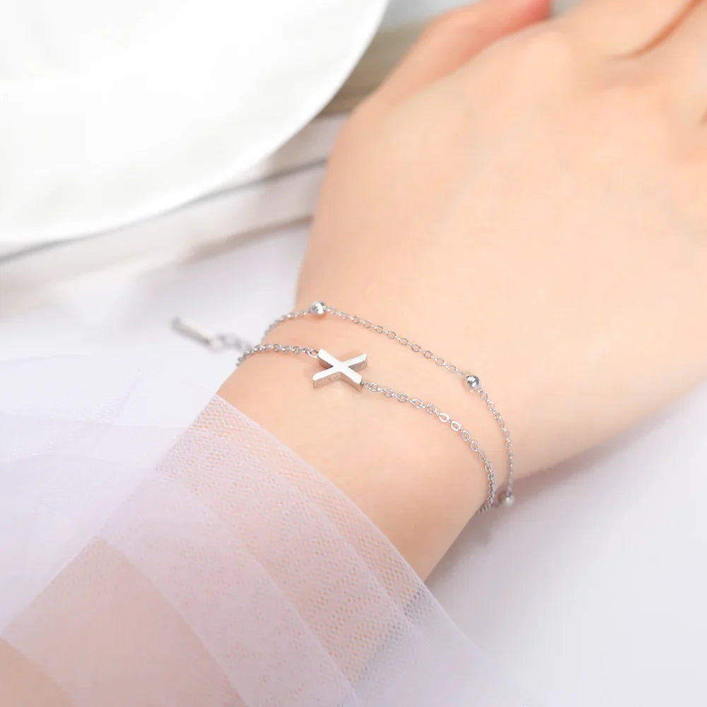 Armband mit doppelter Initiale in Silber 