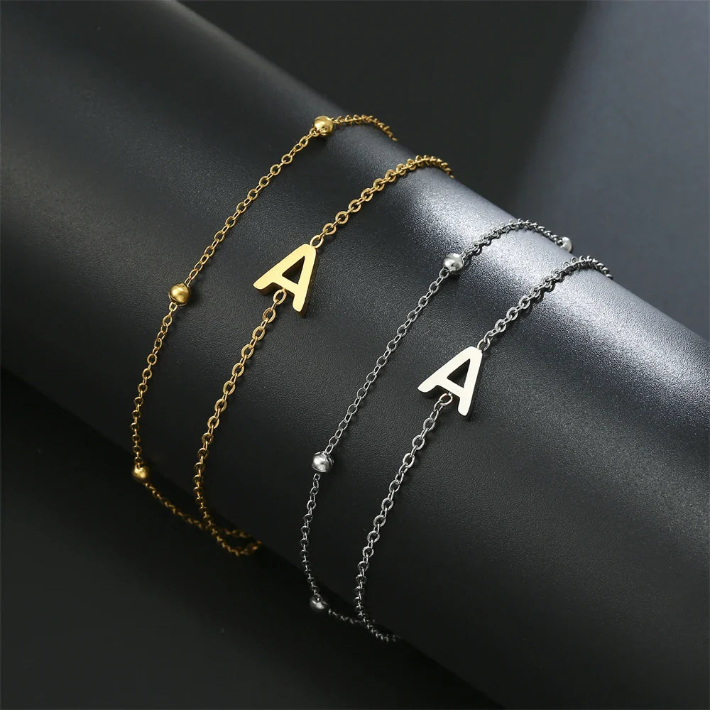 Armband mit doppelter Initiale in Gold und Silber  a