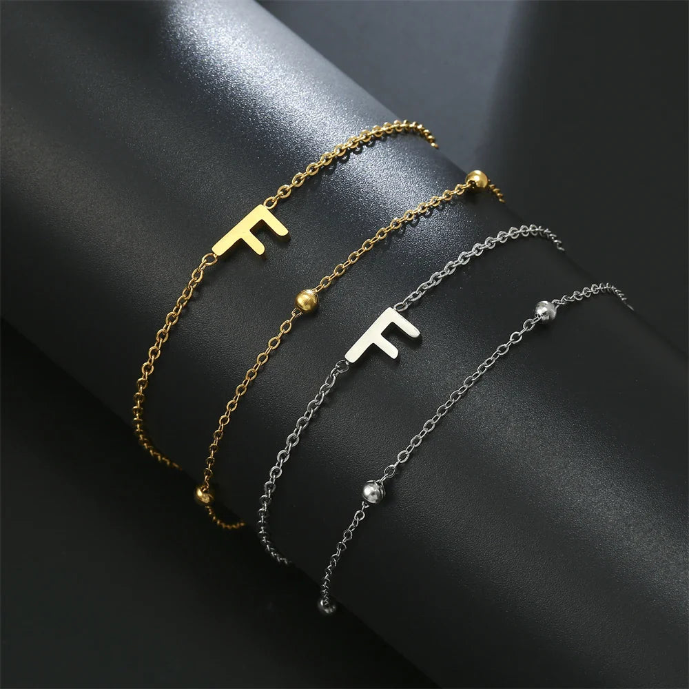 Armband mit doppelter Initiale in Gold und Silber  f