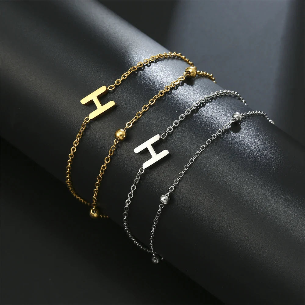 Armband mit doppelter Initiale in Gold und Silber  h