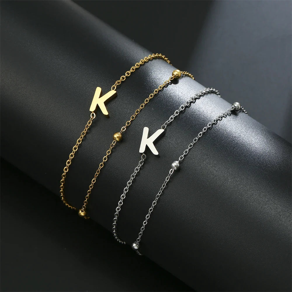 Armband mit doppelter Initiale in Gold und Silber k