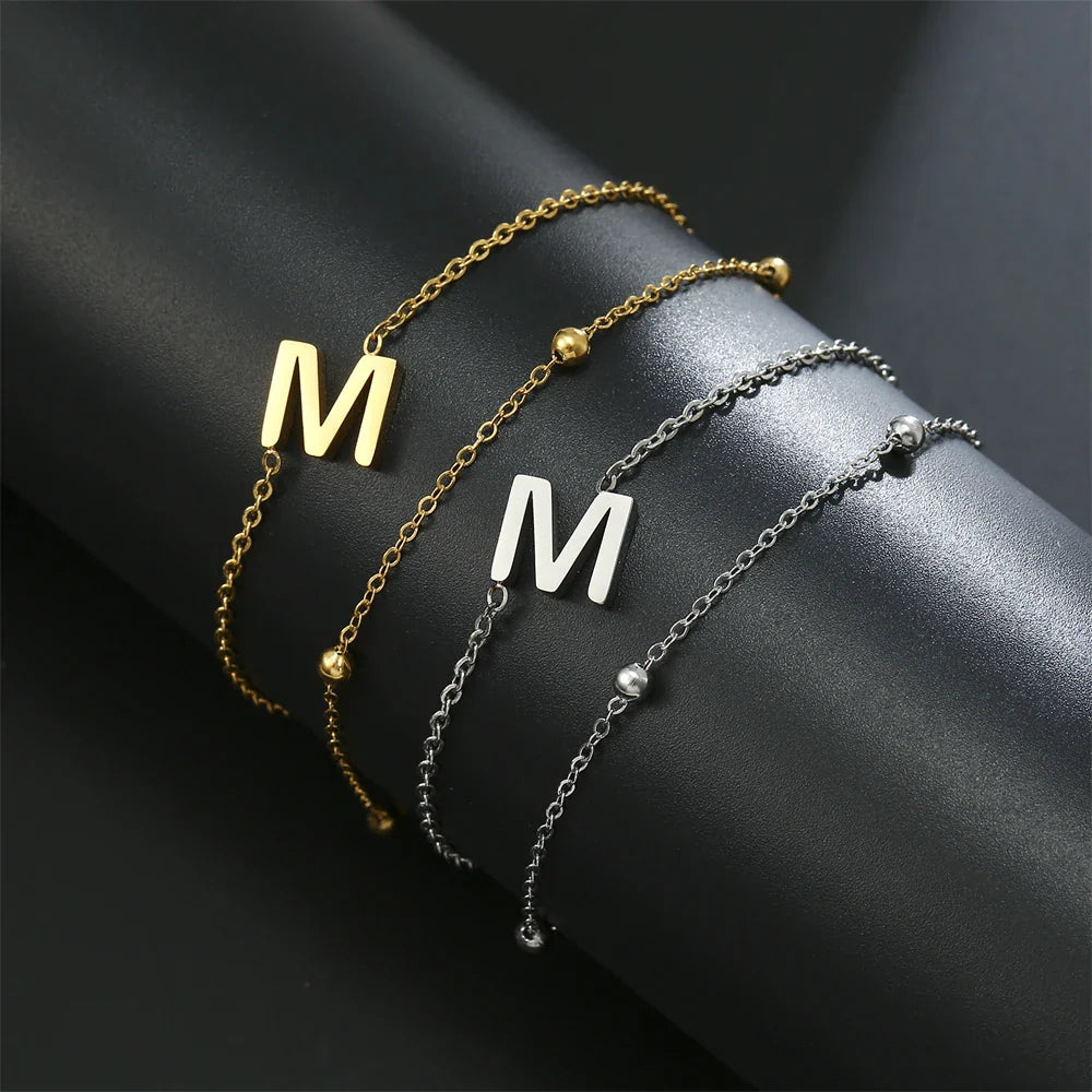 Armband mit doppelter Initiale in Gold und Silber  m