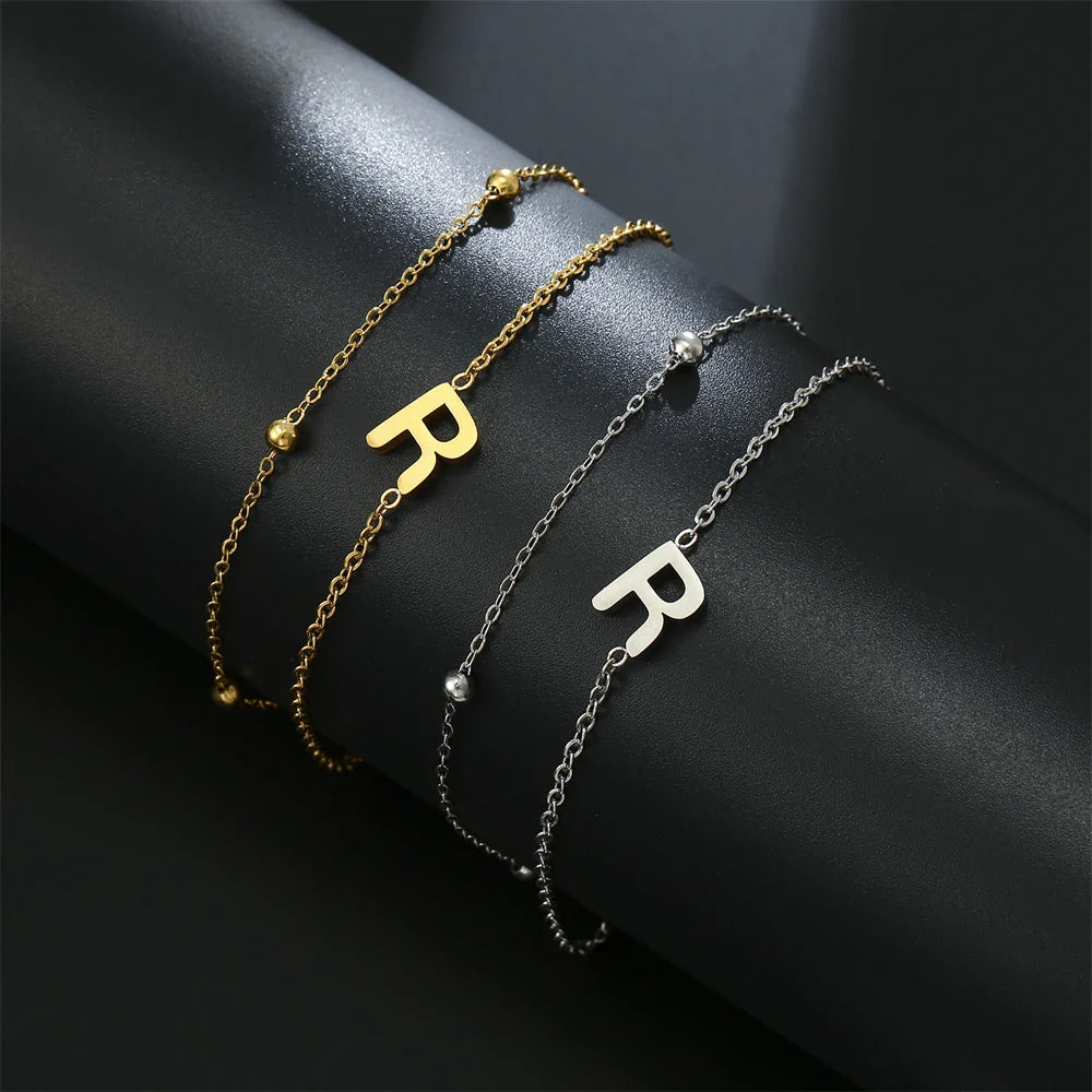 Armband mit doppelter Initiale in Gold und Silber  r