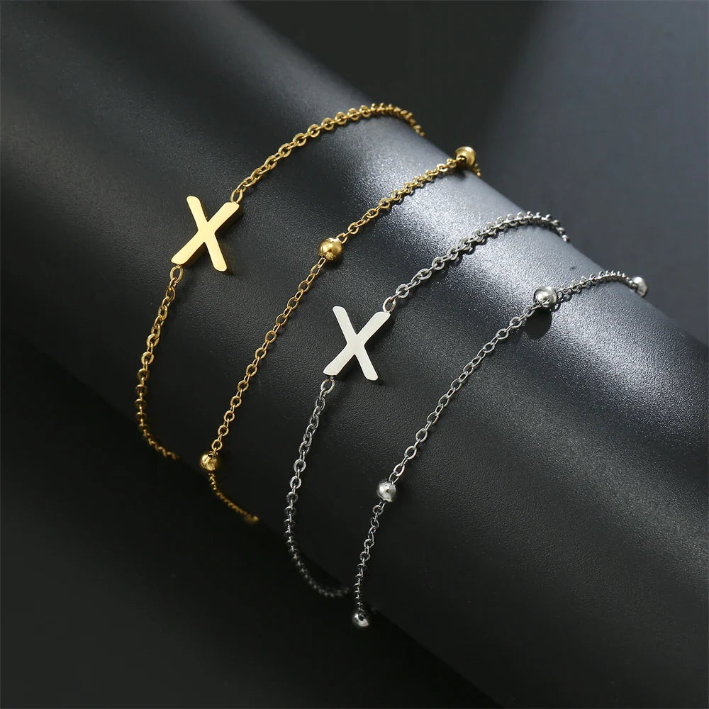 Armband mit doppelter Initiale in Gold und Silber  x