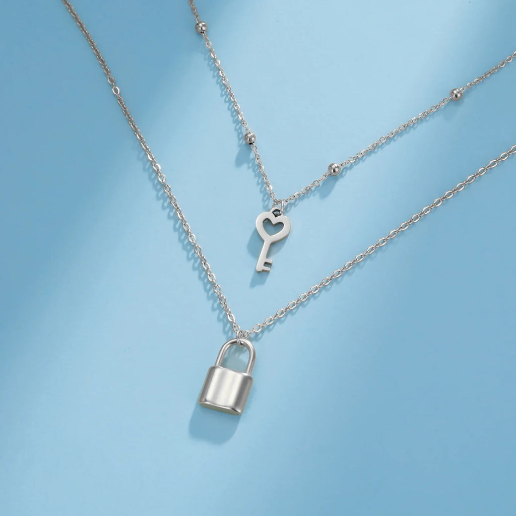 Doppelkette mit Schlüssel- und Vorhängeschloss-Anhänger in Silber