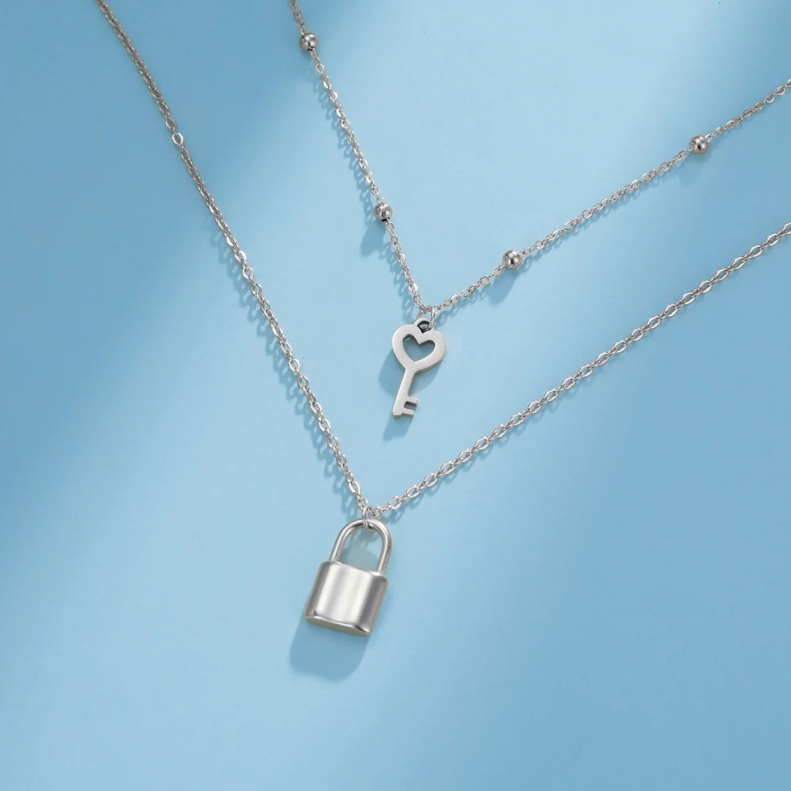 Doppelkette mit Schlüssel- und Vorhängeschloss-Anhänger in Silber