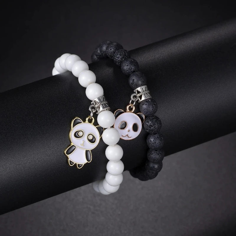 Duo aus weißen und schwarzen Panda-Armbändern