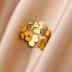 Großer Ring Blumen mit 5 goldenen Blütenblättern