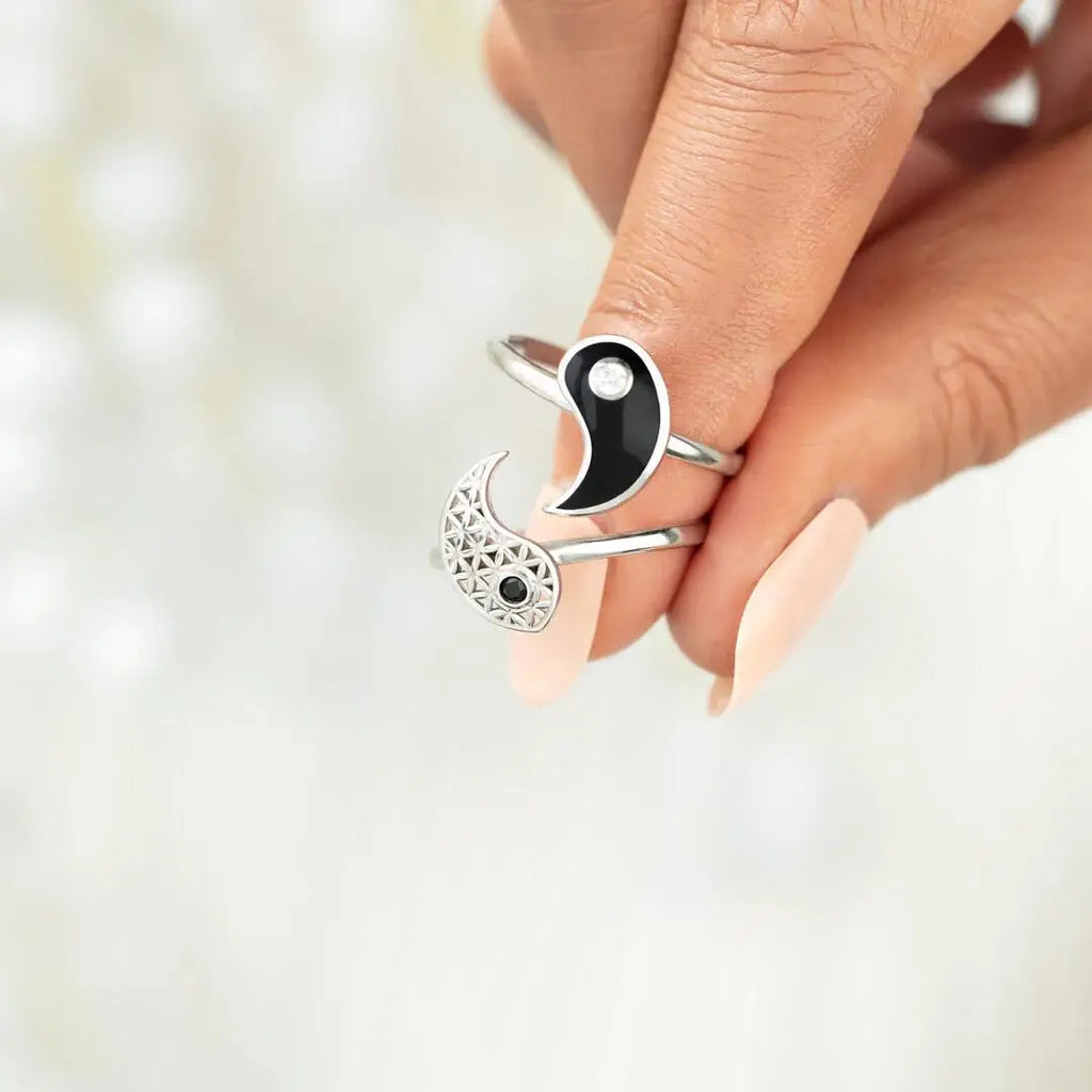 Set mit 2 Yin Yang Ringen mit Zirkonia
