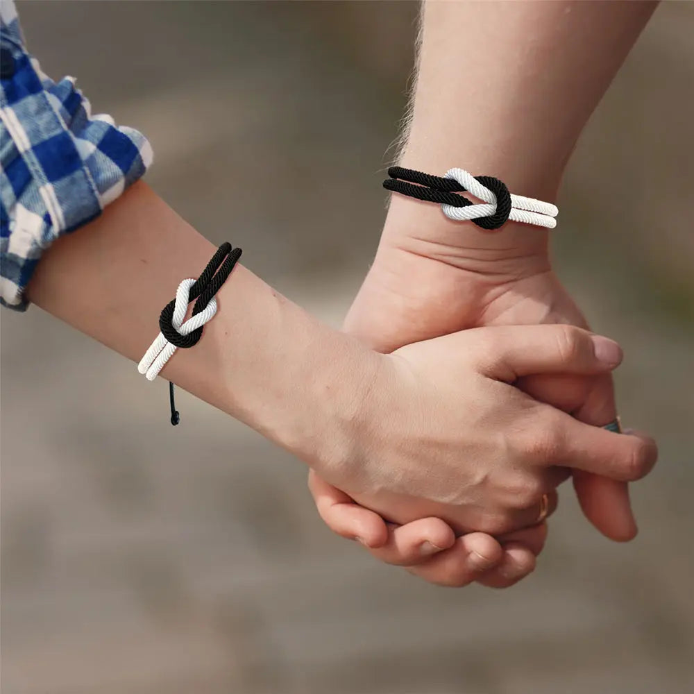 Set aus 2 Knotenarmbändern für Paare, weiß und schwarz