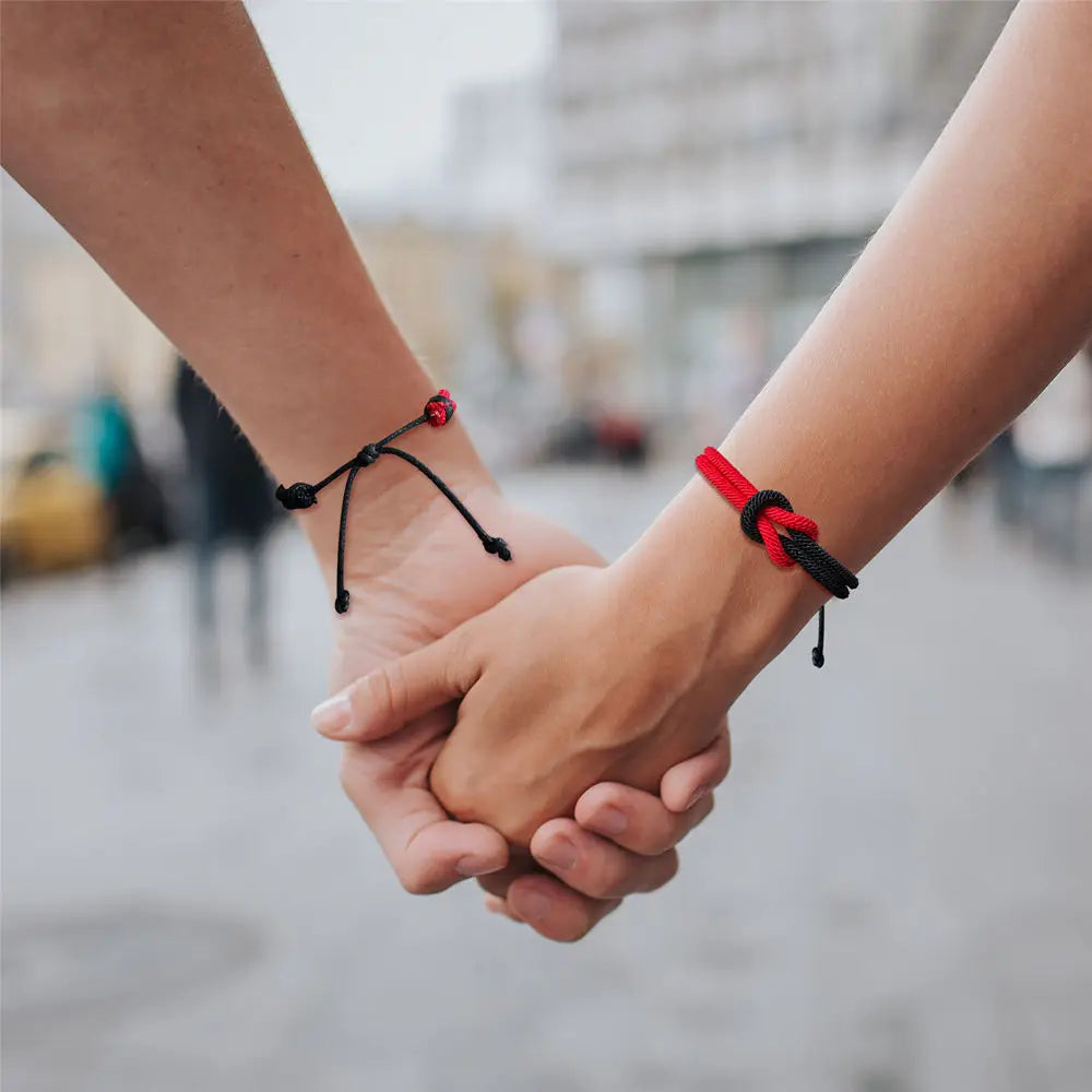 Set aus 2 Knotenarmbändern für Paare, rot und schwarz