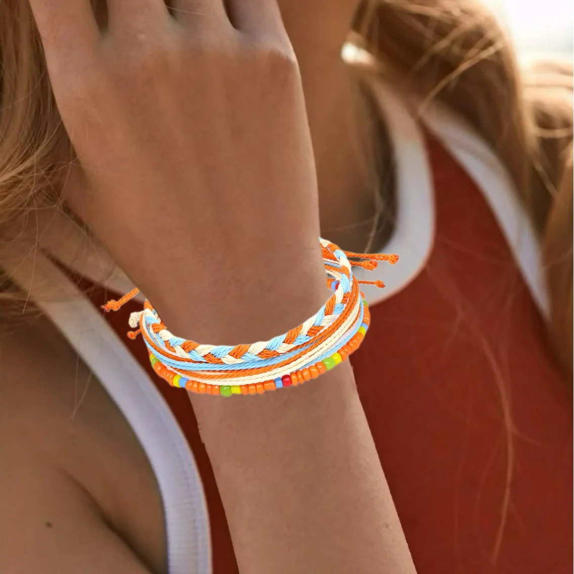 Set aus 3 farbigen, wasserdichten brasilianischen Armbändern orange