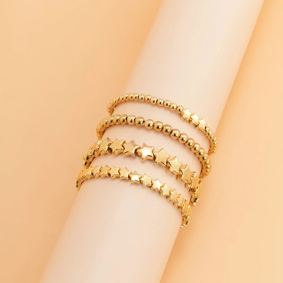 Set mit 4 goldenen Sternarmbändern