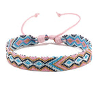 Set aus 8 brasilianischen Armbändern mit geometrischen Mustern