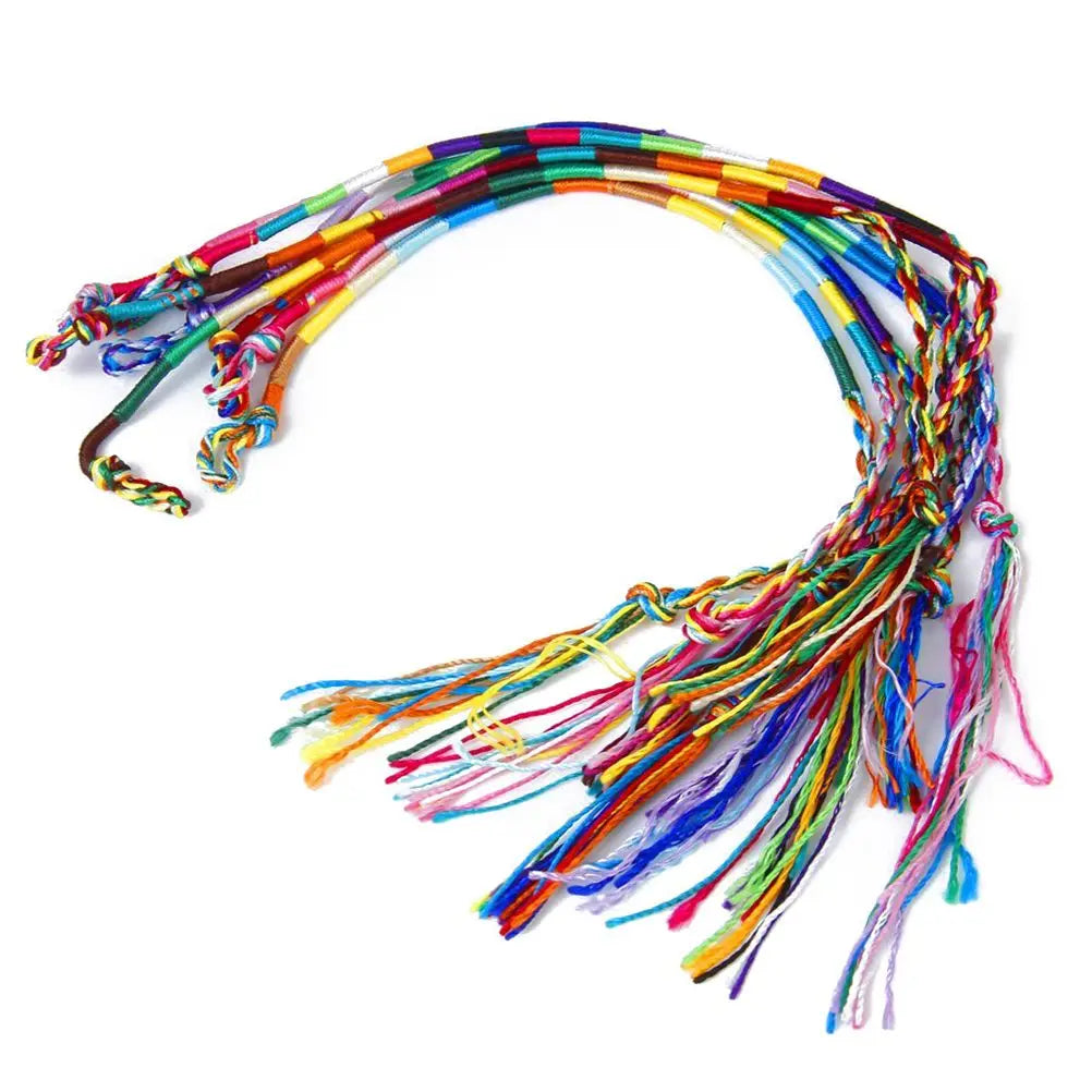 Set aus 9 traditionellen brasilianischen Armbändern