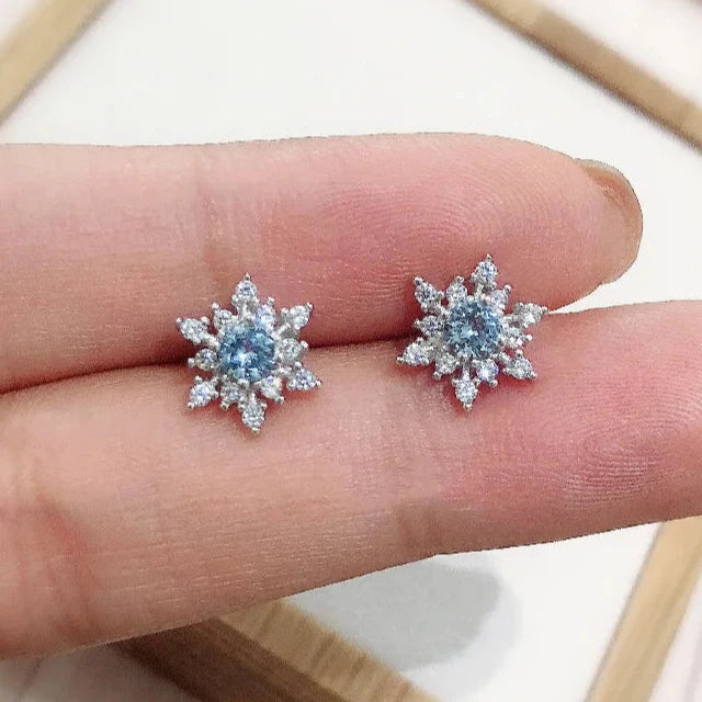 Kleine silberne Schneeflocken-Ohrringe für Damen