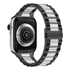 Apple Watch Armband aus schwarzem und silbernem Metall