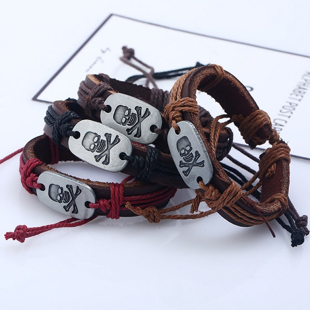 Lederarmband mit Totenkopf 