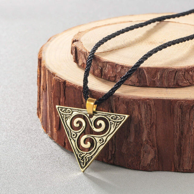 Triskel-HalsketteKeltische Triskel-Halskette (versilbert oder vergoldet) antikes Bronze