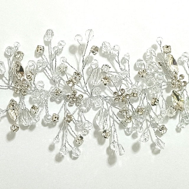 Hochzeitsdiadem mit Diamanten und Blumen