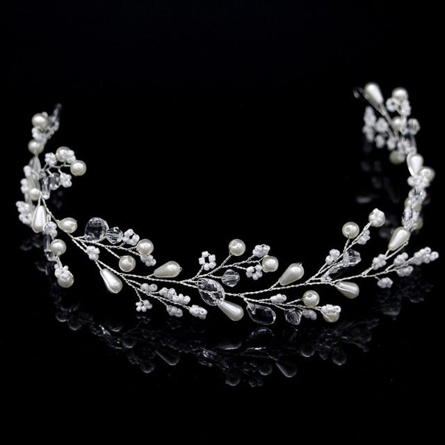 Hochzeitsdiadem mit Diamanten und Blumen