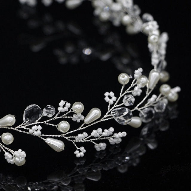 Hochzeitsdiadem mit Diamanten und Blumen